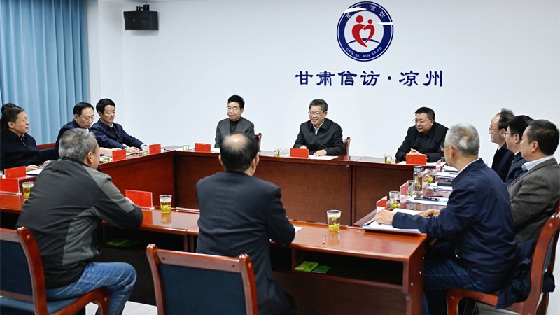 任振鹤在武威市凉州区接待来访群众时强调综合施策解难题用心用情护民利切实把以人民为中心的发展思想践之于行