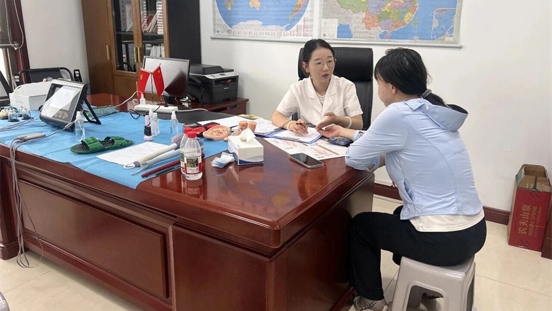 健康问诊进集团 关爱职工暖人心——甘肃金控集团团委开展中医义诊活动