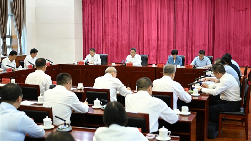 任振鹤在省自然资源厅主持召开专题会议时强调坚持一手抓“找矿”再突破一手抓“转化”再加速增储上产点石成金更好保障国家能源安全和全省高质量发展